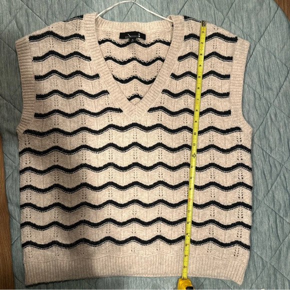 Women’s Broadway 38 XL vest cream color with lines - Picture 7 of 8